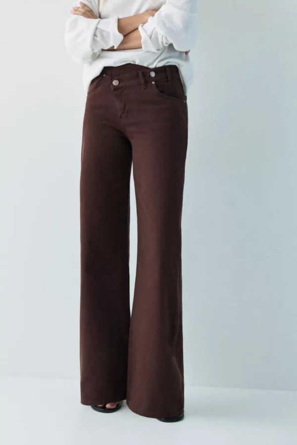 بنطلون جينز واسع الساقين بخصر متقاطع