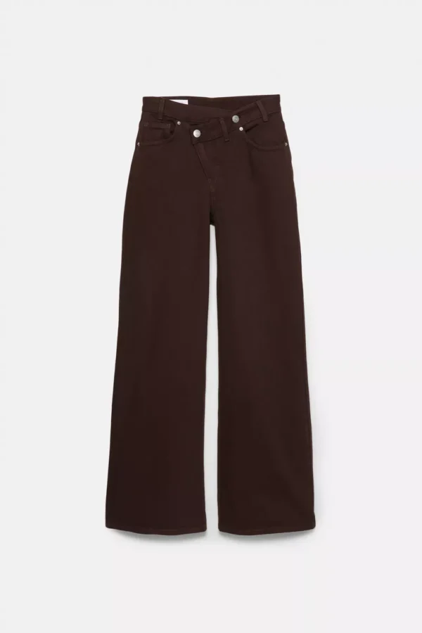 بنطلون جينز واسع الساقين بخصر متقاطع