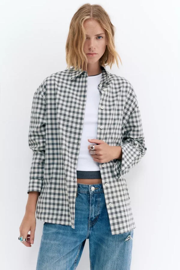 قميص بنقشة باندانا